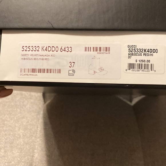 Never worn. NIB. Gucci Velvet/Malaga Kid Bootie Size 37. - Picture 5 of 6